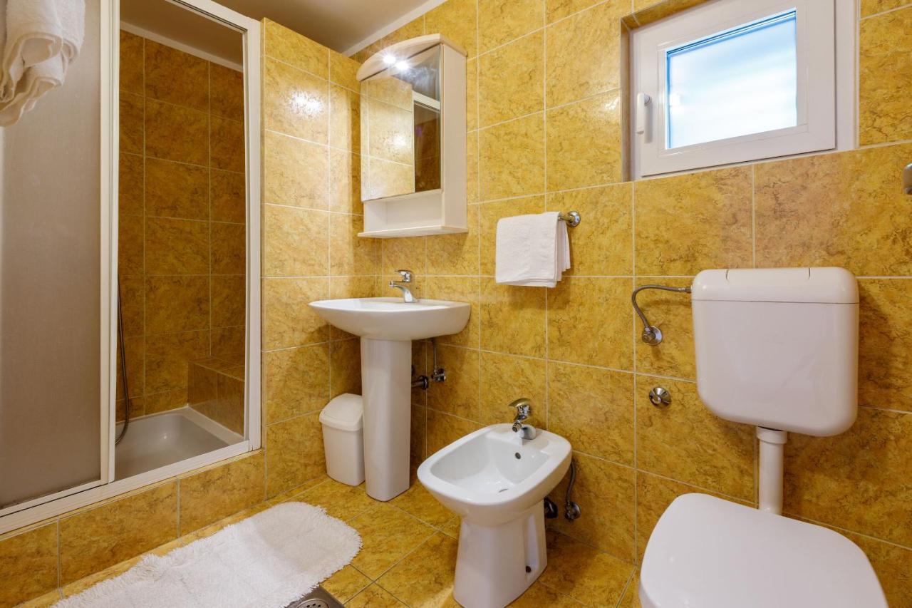 Apartments Loncaric Crikvenica Ngoại thất bức ảnh