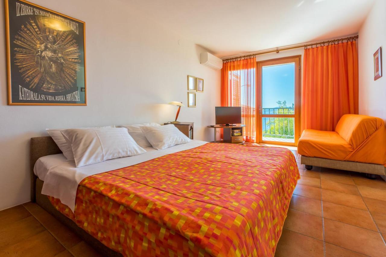 Apartments Loncaric Crikvenica Ngoại thất bức ảnh